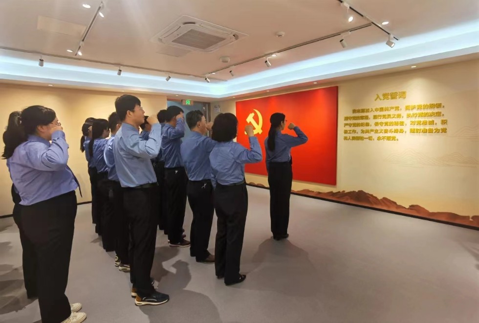 1.強(qiáng)化黨紀(jì)教育 筑牢思想防線——市檢察院組織黨員干警參觀銅陵市黨性黨風(fēng)黨紀(jì)教育館2.jpg
