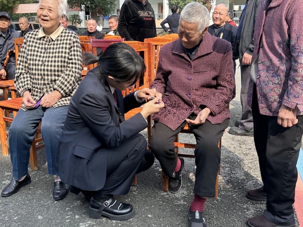 1.市檢察院:金秋敬老 (1).jpg